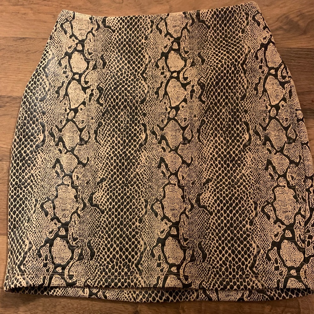 Snakeskin skirt size XS